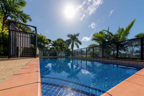 Paradise Penthouse At Waves - Airlie Beach - St Kilda Accommodation 2