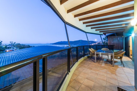 Paradise Penthouse At Waves - Airlie Beach - St Kilda Accommodation 24