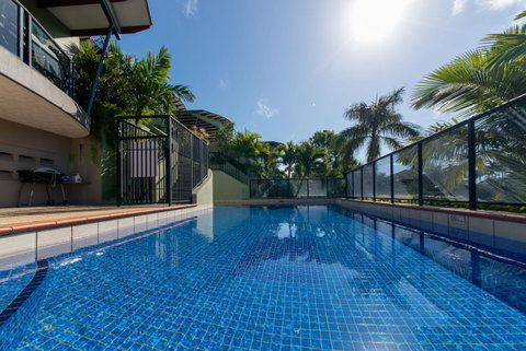 Paradise Penthouse At Waves - Airlie Beach - St Kilda Accommodation 1