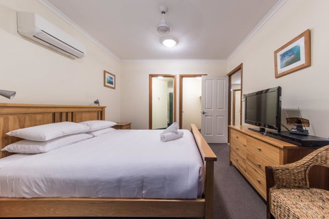 Paradise Penthouse At Waves - Airlie Beach - St Kilda Accommodation 11