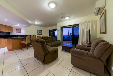 Paradise Penthouse At Waves - Airlie Beach - St Kilda Accommodation 10
