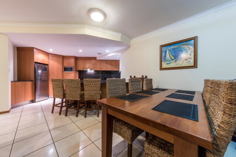 Paradise Penthouse At Waves - Airlie Beach - St Kilda Accommodation 5