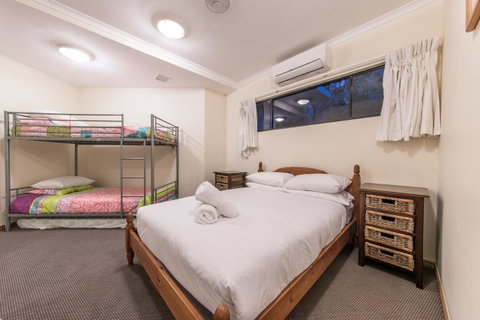 Paradise Penthouse At Waves - Airlie Beach - St Kilda Accommodation 16