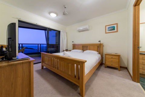 Paradise Penthouse At Waves - Airlie Beach - St Kilda Accommodation 13