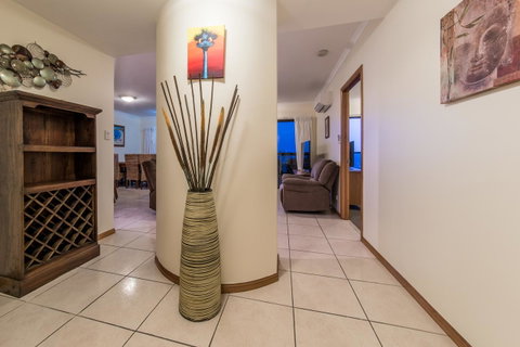 Paradise Penthouse At Waves - Airlie Beach - St Kilda Accommodation 19