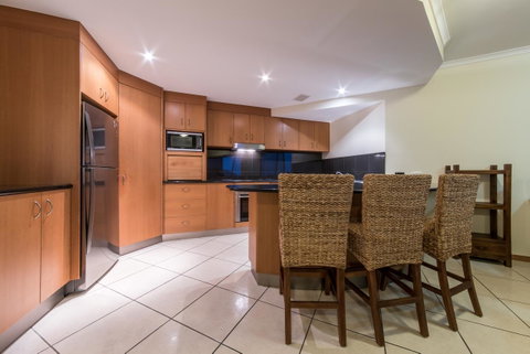 Paradise Penthouse At Waves - Airlie Beach - St Kilda Accommodation 6