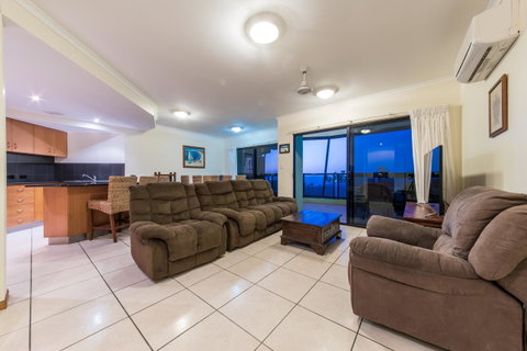 Paradise Penthouse At Waves - Airlie Beach - St Kilda Accommodation 9
