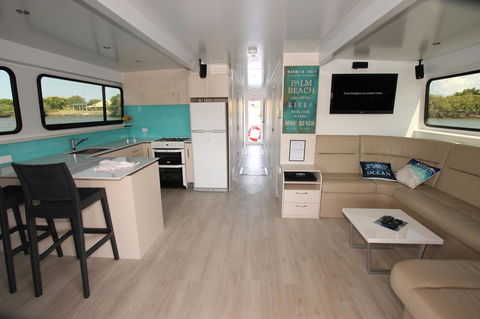Coomera Houseboats - St Kilda Accommodation 9