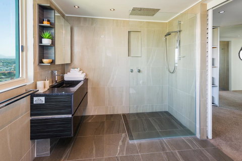 The Waterford On Main Beach - St Kilda Accommodation 3