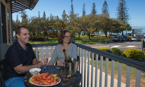 Pale Pacific Holiday Units - St Kilda Accommodation 2