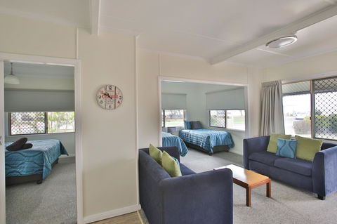 Pale Pacific Holiday Units - St Kilda Accommodation 12