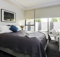 Well-Appointed 3 Bedroom 2 Bath Parking  Pool - St Kilda Accommodation