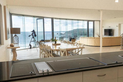 Whale View - Grand Luxurious Beachfront Home - St Kilda Accommodation 1