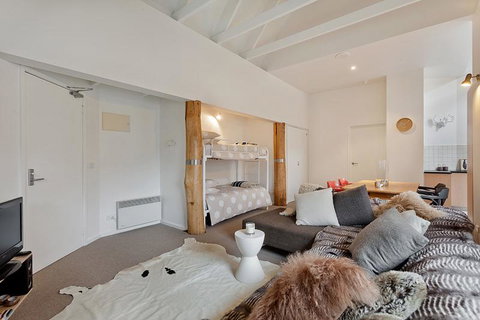 Whiskey Flat 2 - St Kilda Accommodation 0