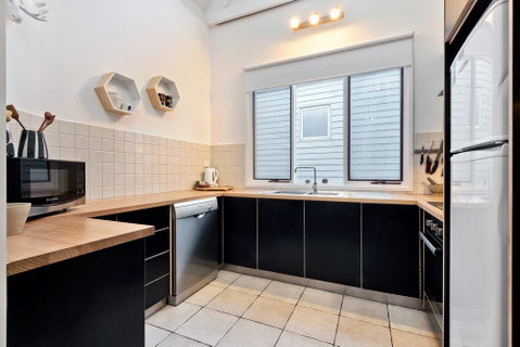 Whiskey Flat 2 - St Kilda Accommodation 1