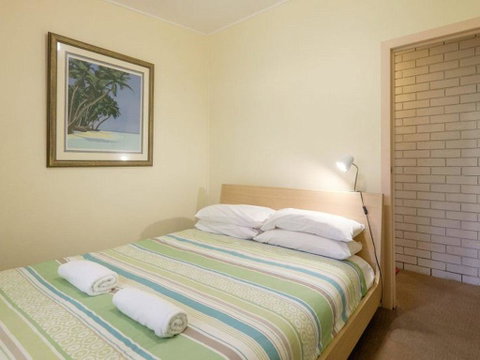 Whispering Trees - St Kilda Accommodation 1