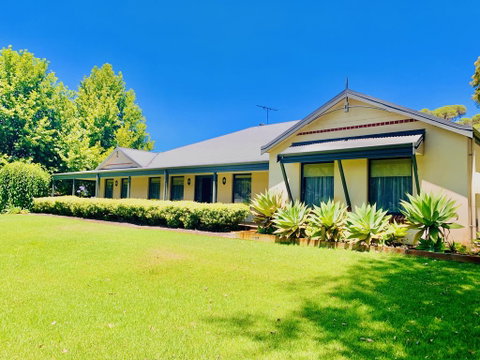 Willow Lodge - St Kilda Accommodation 0