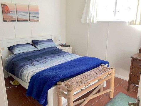 Wisteria Cottage On The Lagoon/Beach - St Kilda Accommodation 3
