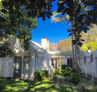 Wisteria Cottage on the Lagoon/Beach - St Kilda Accommodation