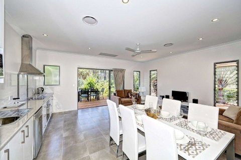 Woodgate Beach Houses - St Kilda Accommodation 2