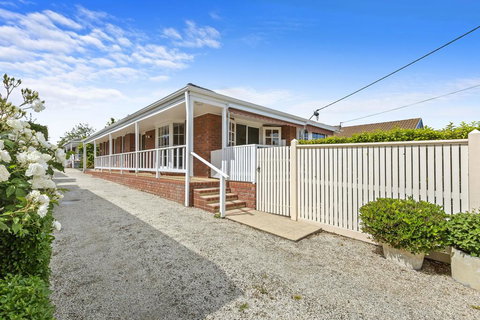 YIN-YANG - MOUNT ELIZA - St Kilda Accommodation 3