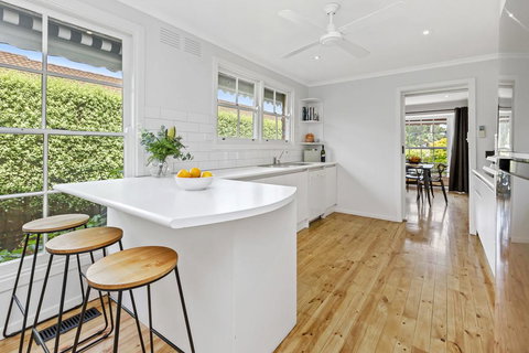 YIN-YANG - MOUNT ELIZA - St Kilda Accommodation 2