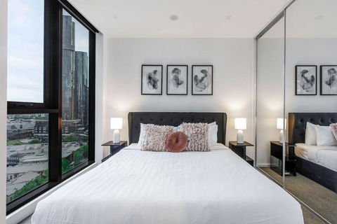 \'Rose-Tinted Charm\' Experience Resort-style Living - St Kilda Accommodation 1