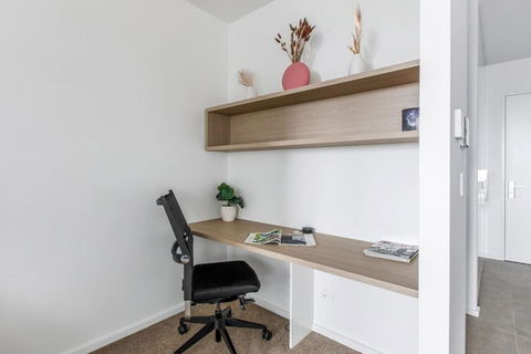 \'Rose-Tinted Charm\' Experience Resort-style Living - St Kilda Accommodation 3