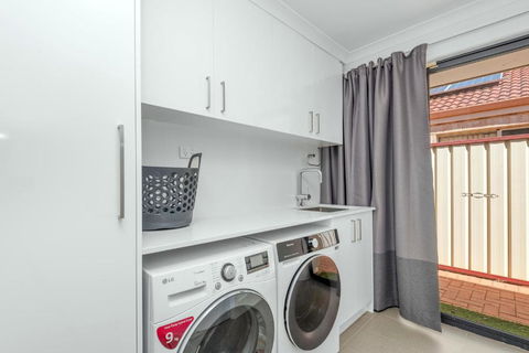 18 Bateman Retreat 4bdr 25bth - St Kilda Accommodation 4