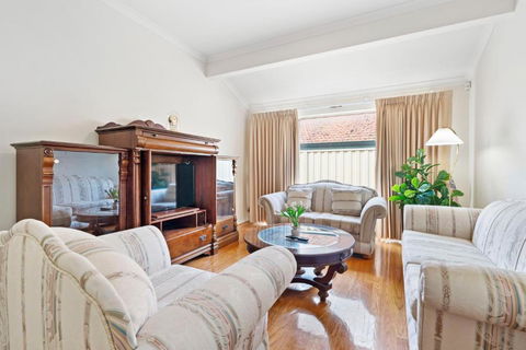 8 Flecker - Winthrop Mansion - St Kilda Accommodation 1