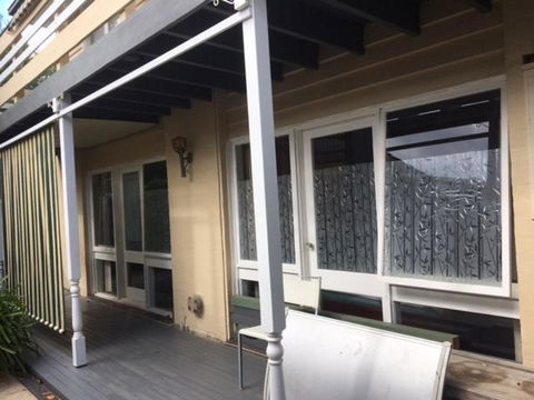 A2, 9A In The East Suburb - St Kilda Accommodation 0