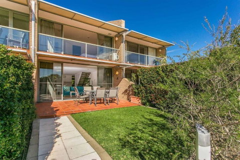A Perfect Stay - 2 James Cook Apartments - St Kilda Accommodation 2
