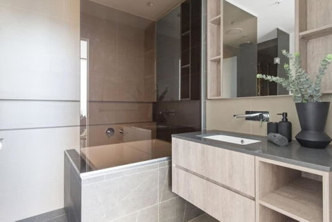A 2BR Apt With Amazing City Views, FREE Parking - St Kilda Accommodation 2
