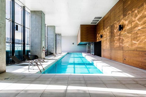 A Chic 2BR Apt City Views Near Southern Cross - St Kilda Accommodation 2