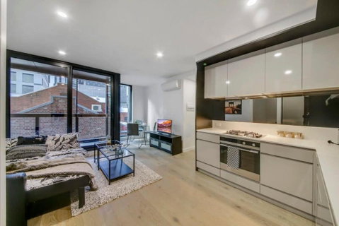 A Comfy 2BR Apt 5-Min Walk To Melbourne Central - St Kilda Accommodation 2