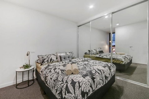 A Comfy 2BR Apt 5-Min Walk To Melbourne Central - St Kilda Accommodation 3
