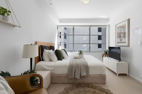 A Comfy 2BR Apt For 7 Next To Darling Harbour - St Kilda Accommodation 0