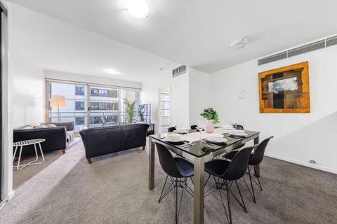 A Comfy 2BR Apt Right Next To Darling Harbour - St Kilda Accommodation 4