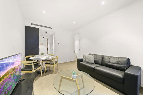 A Cozy & Lovely 2BR Apt Near Melbourne Central - St Kilda Accommodation 1