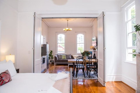 A Designer Apartment With Classic Heritage Details - St Kilda Accommodation 1