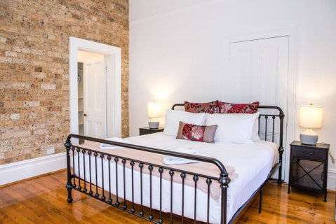 A Designer Apartment With Classic Heritage Details - St Kilda Accommodation 3