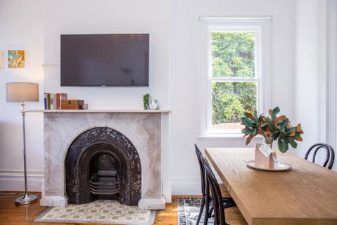 A Designer Apartment With Classic Heritage Details - St Kilda Accommodation 2