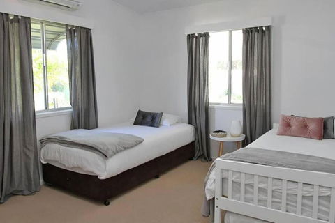 A LITTLE GREY SHACK - St Kilda Accommodation 3