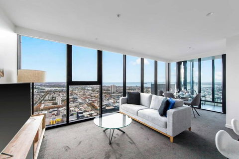 A Lux 2BR Apt With Panoramic Views, FREE Parking - St Kilda Accommodation 0