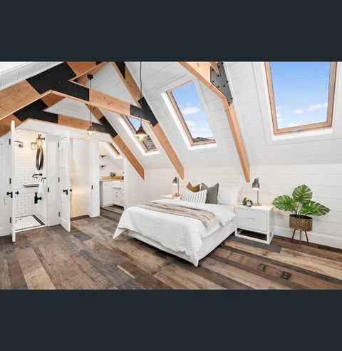 A Majestic Victorian Private Rear Access Quarters - St Kilda Accommodation 0
