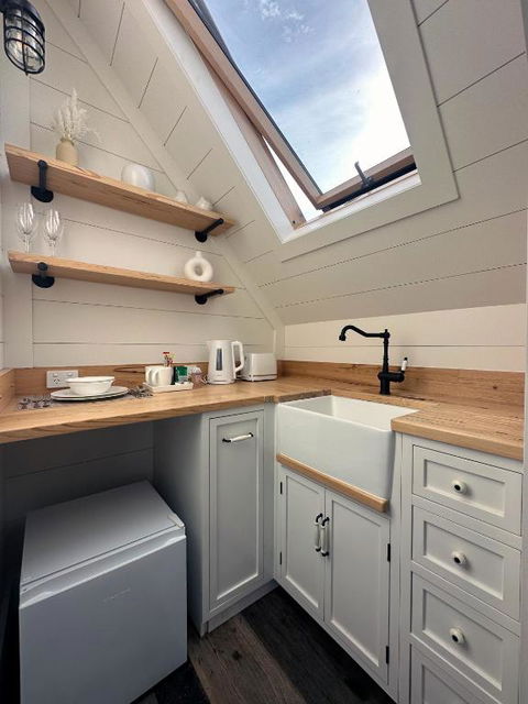 A Majestic Victorian Private Rear Access Quarters - St Kilda Accommodation 3