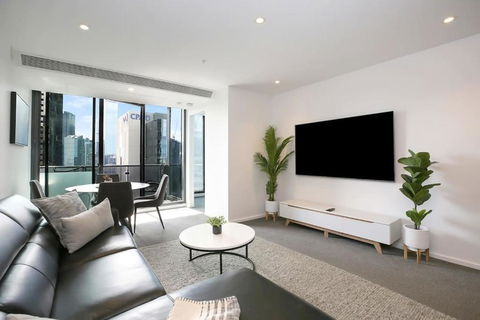 A Modern 2BR Apt With City Views FREE Parking - St Kilda Accommodation 0