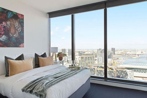 A Modern 2BR Apt With Harbour Views FREE Parking - St Kilda Accommodation 0