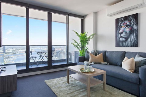 A Modern 2BR Apt With Harbour Views FREE Parking - St Kilda Accommodation 4
