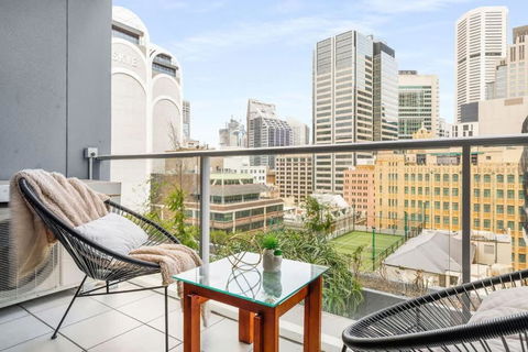 A Modern Apt City Views Next To Darling Harbour - St Kilda Accommodation 0